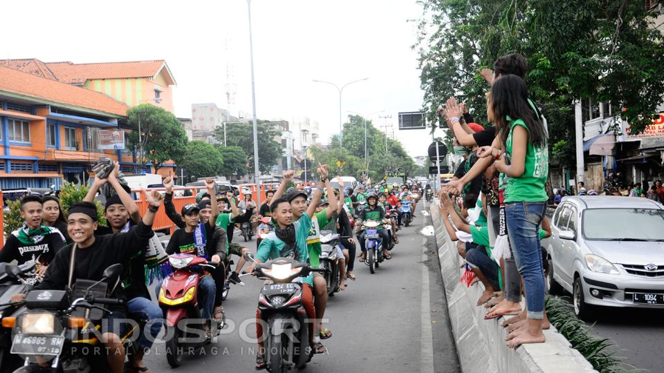Bonek siap mendatangi Jakarta pada awal Agustus mendatang. Copyright: &copy; Fajar Kristanto/INDOSPORT